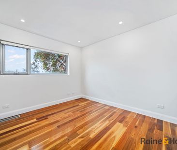 Luxury 5 Bedroom Duplex in Prime Eastwood Location - Photo 3