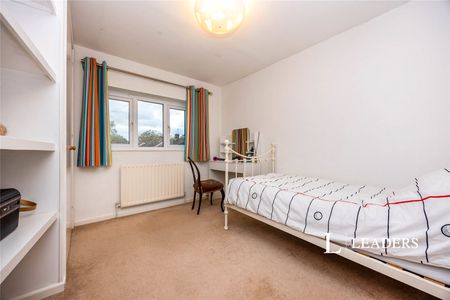 3 bedroom house to rent Great Goodwin Drive, Guildford, GU1 - Photo 4