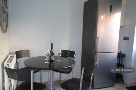 3 bedroom terraced house to rent - Photo 4