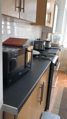 1 bedroom in a house share to rent - Photo 3