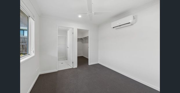 SPACIOUS, STYLISH AND MODERN 3 BEDROOM HOME WITH AIR CON IS CALLING YOUR NAME! - Photo 1