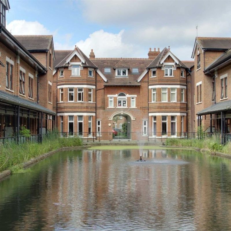Lockhart Road, Watford - Photo 1