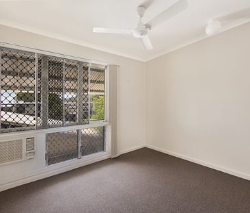 Comfortable family living with outdoor appeal - Photo 5