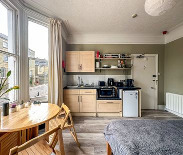 Room 3, Bateman Street, Cambridge - Photo 6
