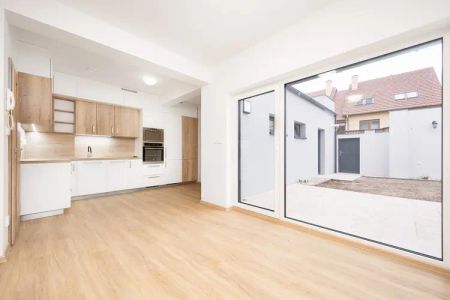 Pronájem bytu 1+kk 38 m - Fotografie 3