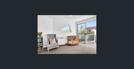 Spacious 4-Bedroom Townhouse in Ascot Vale's Exclusive Enclave - Photo 2