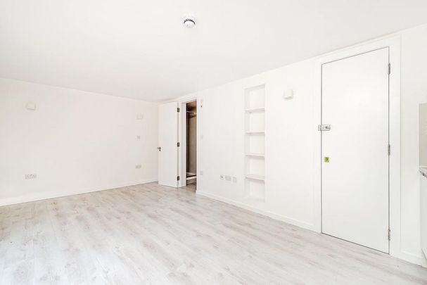 Flat to rent - Photo 1