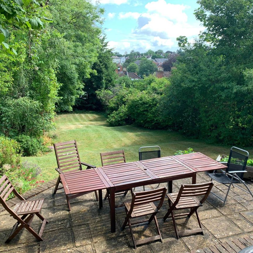 Room 1 of 3 Pewley Way, Guildford - Photo 1