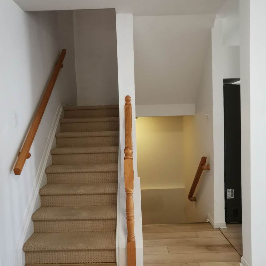 For Lease - 180 CLARIDGE Drive, Barrhaven, Ontario - Photo 1