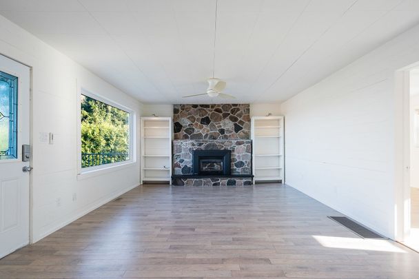 For Lease - 35 St. Clair Street, Collingwood, Ontario - Photo 1