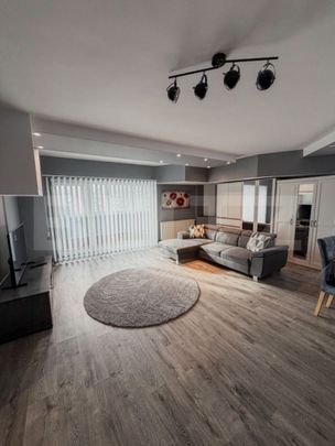 Apartament 3 camere spațios, renovat recent | Centrul Civic - Fotografie 1