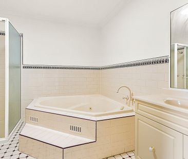 Freshly Updated Townhouse in a Highly Sought-After Figtree Location - Photo 3