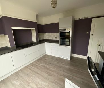 3 bedroom house - semi-detached to rent - Photo 2