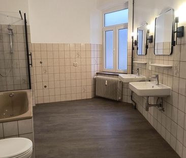 Im Herzen der Altstadt: 4 Zi Wohnung + Balkon mit eigenem Eingang W... - Photo 2