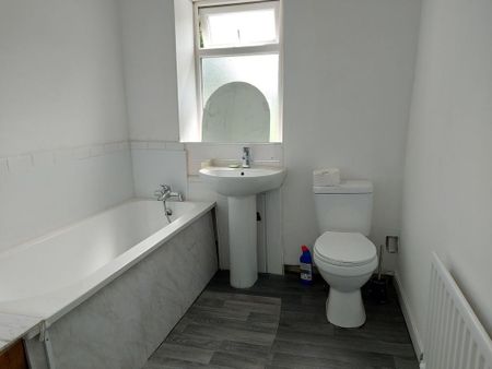 4 bedroom terraced house to rent - Photo 2