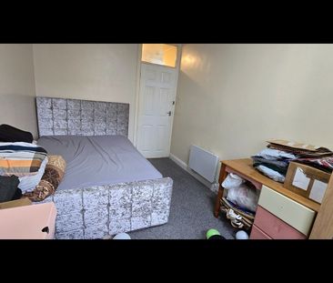 3 Bed Flat, Lovell Park Heights, LS7 - Photo 6