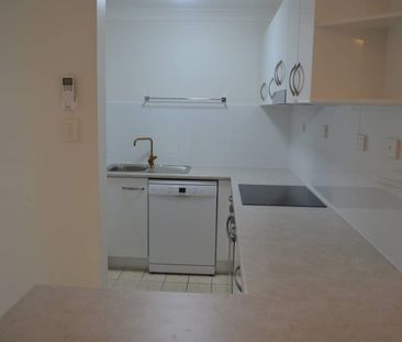 RENOVATED UNIT | GREAT LOCATION - Photo 5