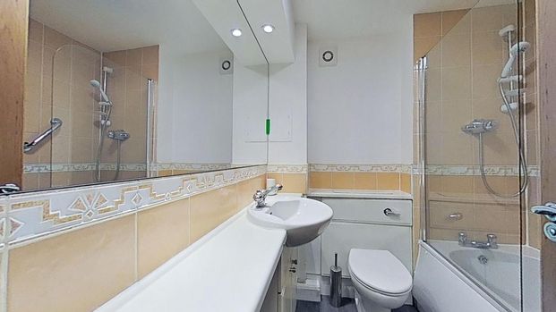 2 bedroom flat to rent - Photo 1