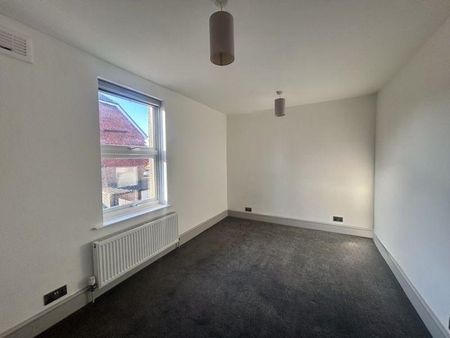 3 bedroom apartment to rent - Photo 3