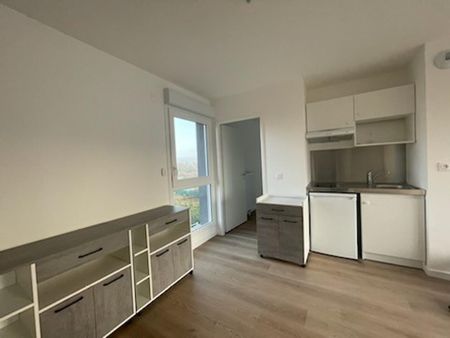 location Appartement T2 DE 43.45m² À AMIENS - Photo 3