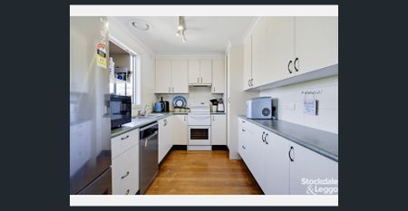 Beachside Family Home with Water Views - Photo 4