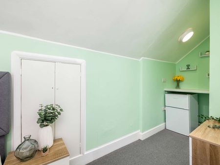 🏡 A Hidden Gem in Hinckley – Your New Home Base Awaits! - Photo 5