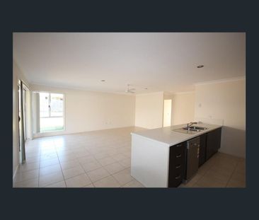 Spacious Comfortable Living Huge Yard - Photo 6