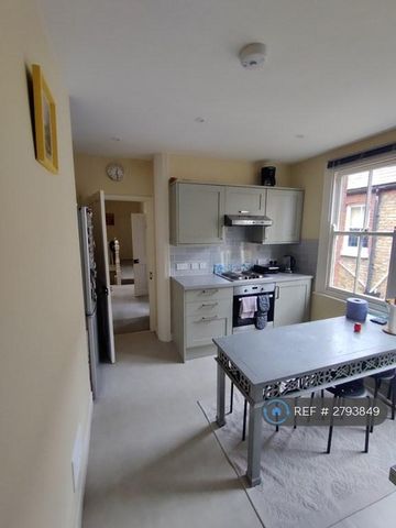 1 bedroom in a flat share to rent - Photo 4