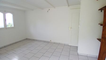 Location Appartement 3 pièces 82m² STE ROSE 97115 - Photo 2