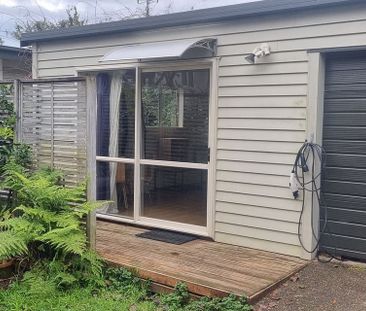 Cozy, warm Mt Eden Studio - Photo 1