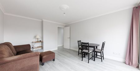A well-presented one-bedroom apartment ideally located in the heart of Docklands, offering excellent access to Canary Wharf and the City. - Photo 2