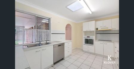 ✨ Spacious Family Home with Versatile Living Areas in a Prime Location✨ - Photo 5