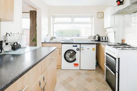 3 bedroom detached house to rent - Photo 3