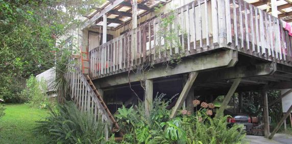 Three bedroom home in private location - Photo 2