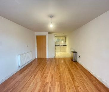 2 bedroom Apartment to let - Photo 5