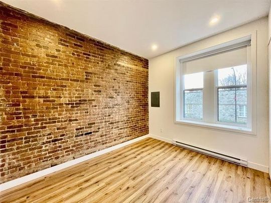 2013 Rue Wellington, #A - Photo 1