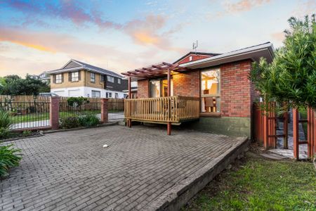 Spacious Family Home - Photo 2