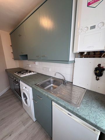 2 Bed Flat, Elms Court, SW19 - Photo 4