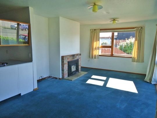 RICCARTON – 4 BEDROOMS/1 BATH, MINUTES WALK TO UC - Photo 1
