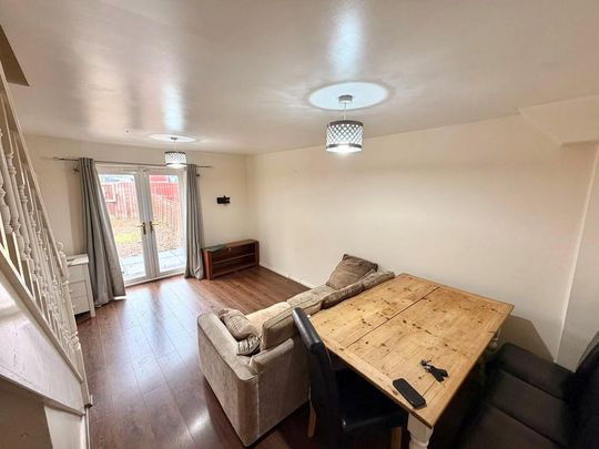 2 bedroom property to rent - Photo 1