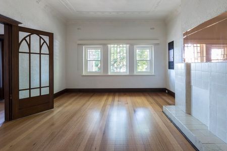 Spacious Well Maintained Home - Photo 3