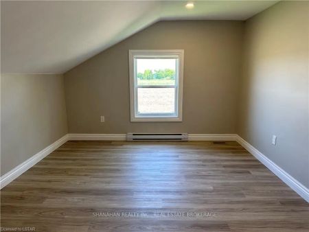 Detached Home For Lease | X8382446 - Photo 5