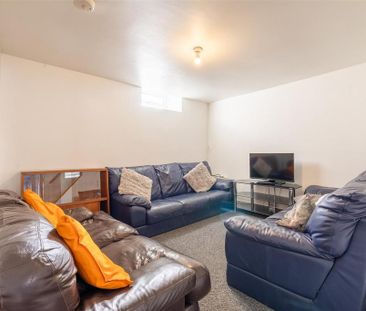 5 bedroom private hall to rent - Photo 1