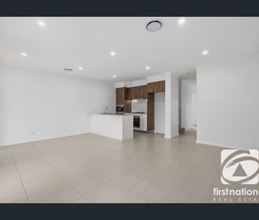 Modern 3 Bedroom Townhouse in Oran Park - Photo 6