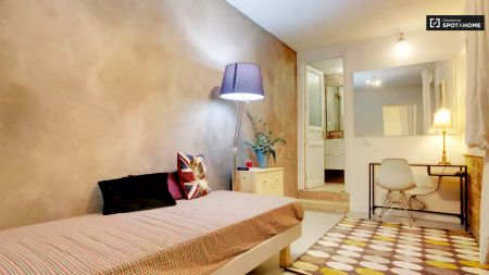 2-bedroom apartment for rent in Embajadores. - Photo 3