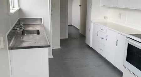 3 Bedroom in Waipukurau - Photo 2