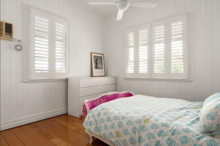 Charming Queenslander Living with Pool in the Heart of Hawthorne - Photo 4