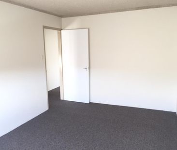 Spacious 2 Bedroom Apartment - Photo 2