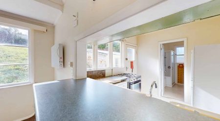 Spacious Family Home - Photo 4