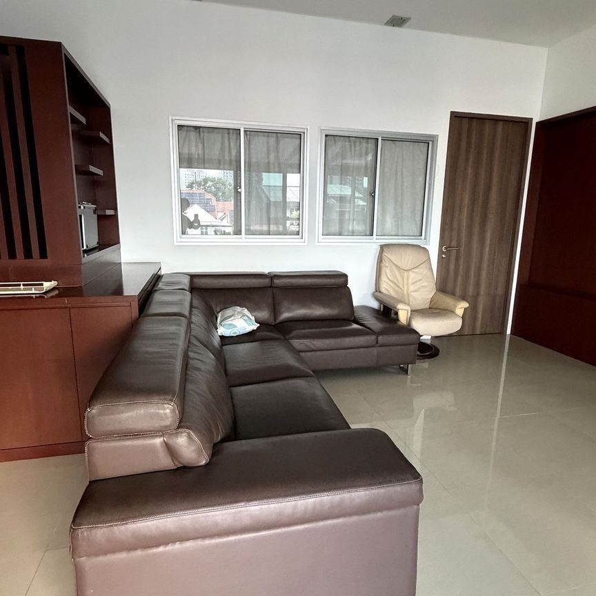 Sennett Estate (D13), Semi-Detached - For Rent - Photo 1